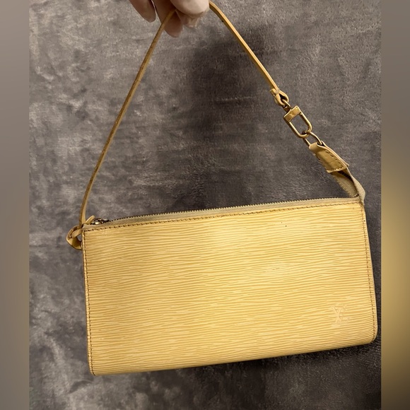LOUIS VUITTON EPI POCHETTE - Picture 1 of 16